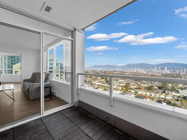 6055 Nelson Ave #1904, Burnaby, BC V5H 4L4