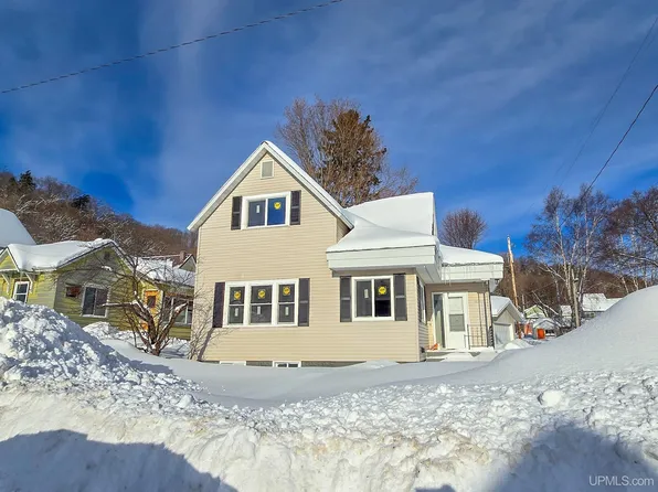 112 Pine St, Munising, MI 49862