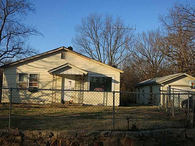 2nd image of 417 E 6th St