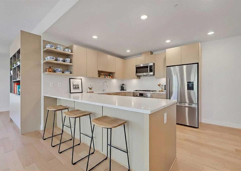 1st image of 88 S 9th St NE #211