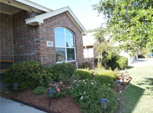 624 Clearbrook St, Azle, TX 76020