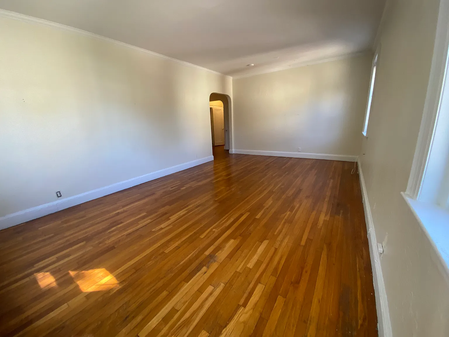 1 bed, 999 sqft, $2,365 — Photo 2