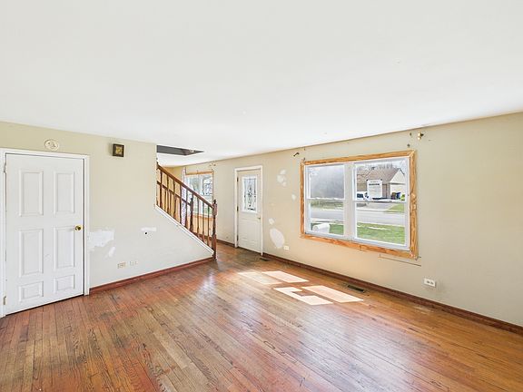 5th image of 426 Norton Ave