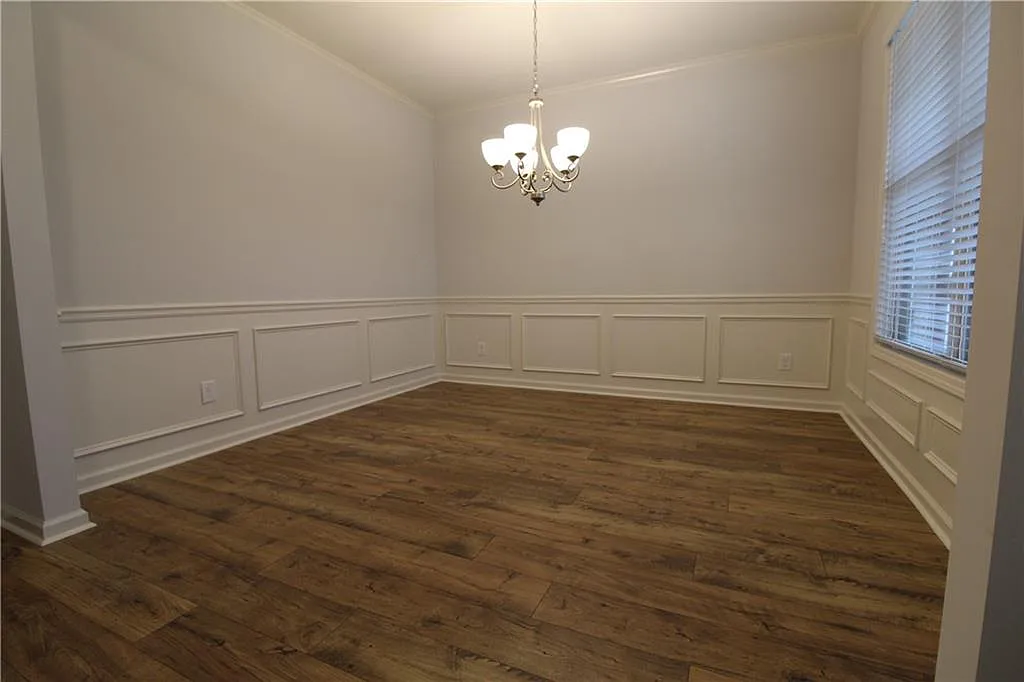 4 bed, 2.5 bath, 2190 sqft, $2,200 — Photo 4