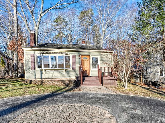 2nd image of 180 Lakeside Trail