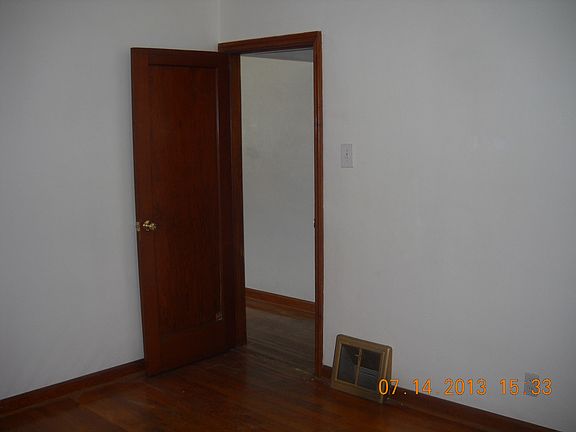 4th image of 724 Loekes Dr