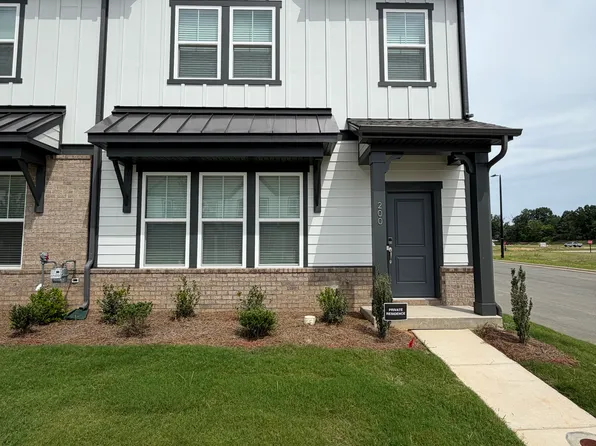 200 Silver Fleet Dr, Indian Trail, NC