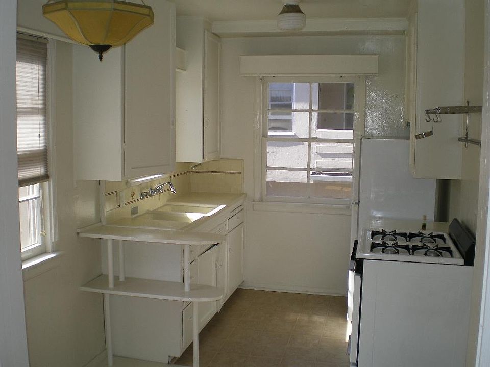 1st image of 1421 N Laurel Ave #15