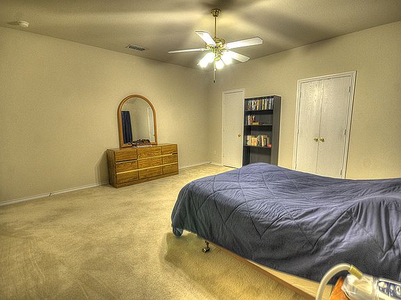 3rd image of 133 Blue Wood Dr