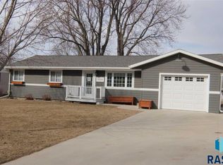 1025 Elmwood Ave N, Luverne, MN 56156