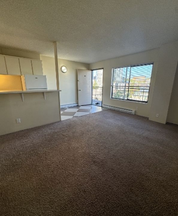 1st image of 4111 11th Ave NE #4005