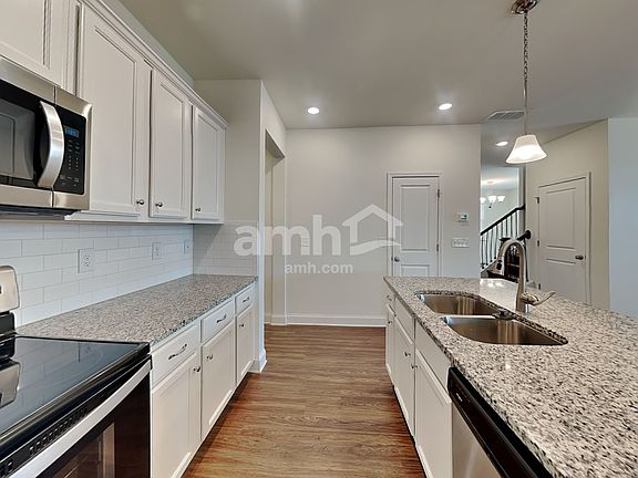 3rd image of 5040 Hudson Valley Dr