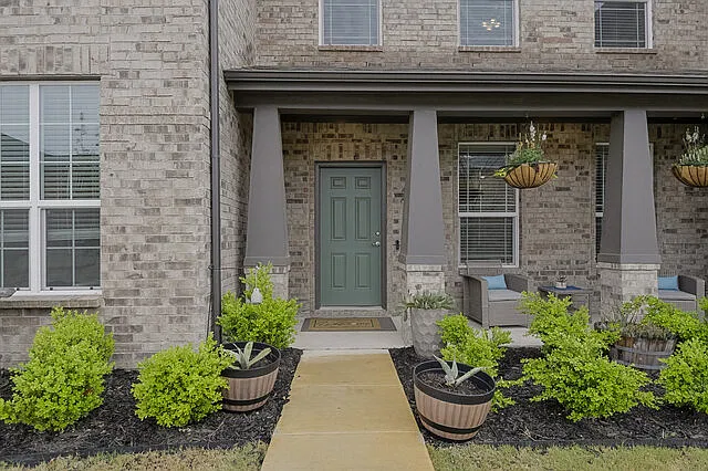3 bed, 2.5 bath, 1484 sqft, $2,350 — Photo 3