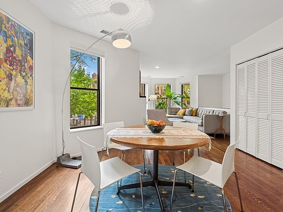 4th image of 921 W Gunnison St APT 1W
