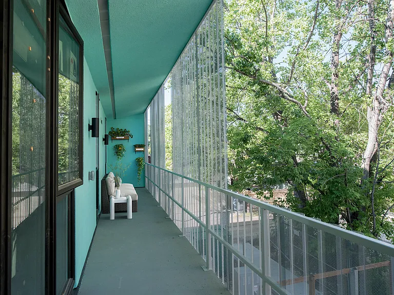 1755 Henderson Hwy — Photo 4