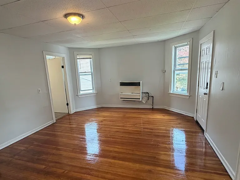 255 Fountain St, Unit 2 Fall River, MA 3 Bedrooms 1 Bathroom — Photo 9