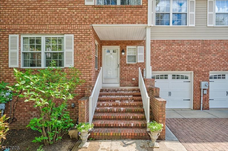 1st image of 37 Berkeley Sq #37