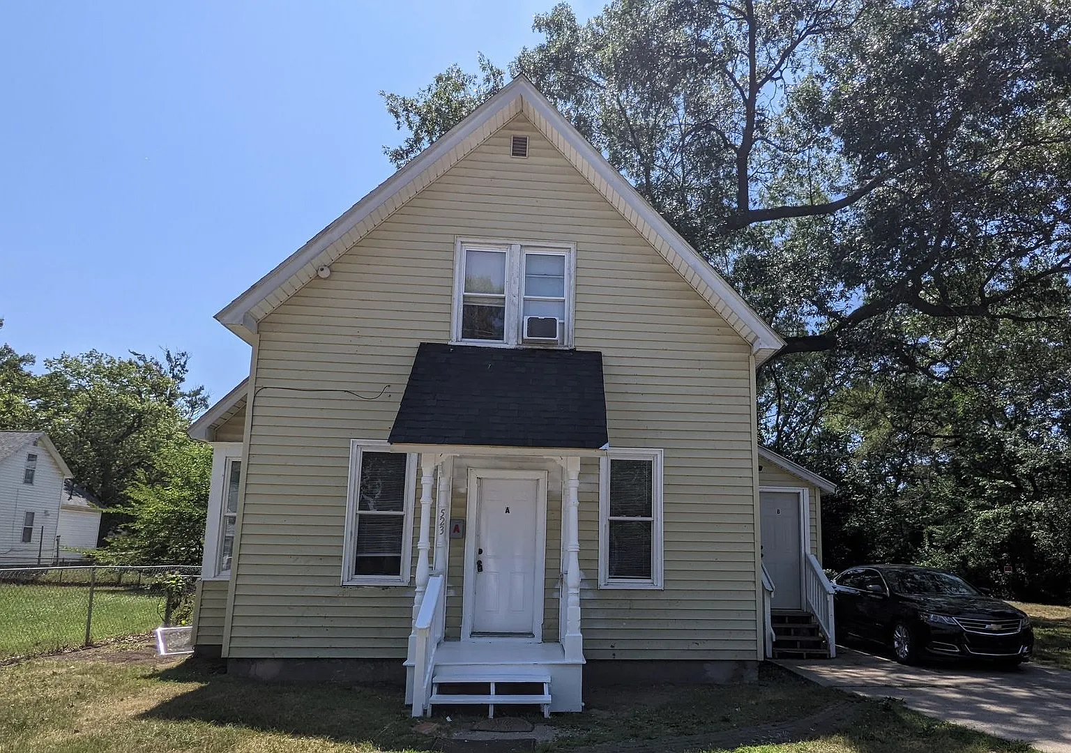 523 W Grand Ave. — Photo 1