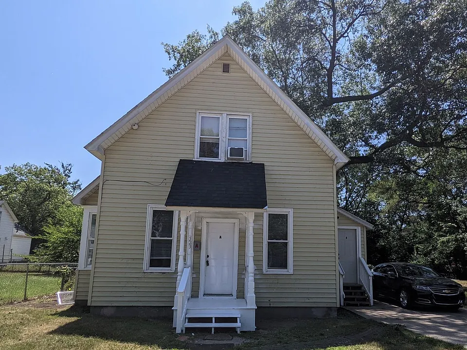 523 W Grand Ave