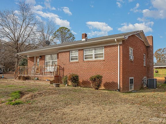 3rd image of 843 Lincoln Dr