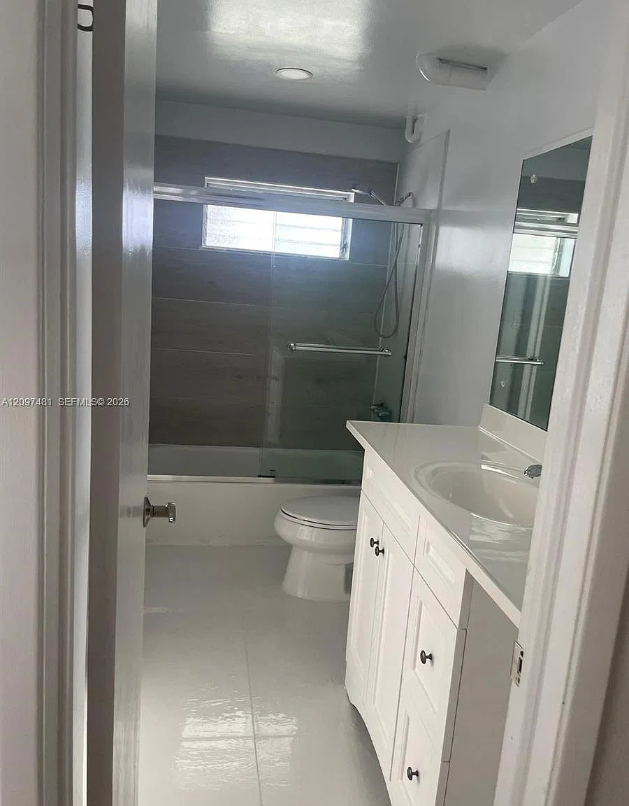 Bahia Vista Condo — Photo 4