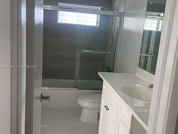 4th image of 1750 NE 115th St APT 103