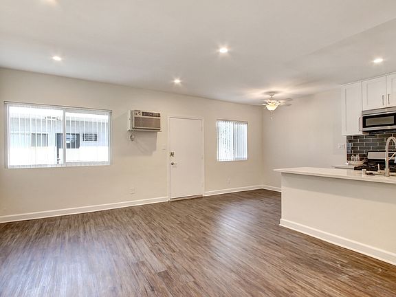 4th image of 13464 Victory Blvd APT 107