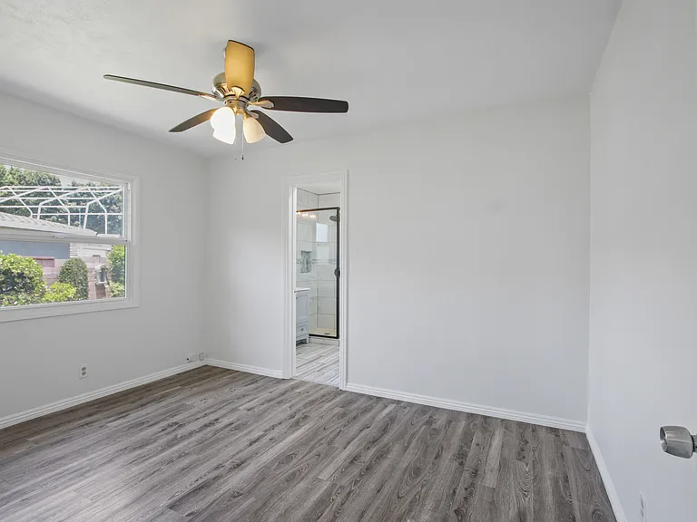 785 N Victoria Dr — Photo 9