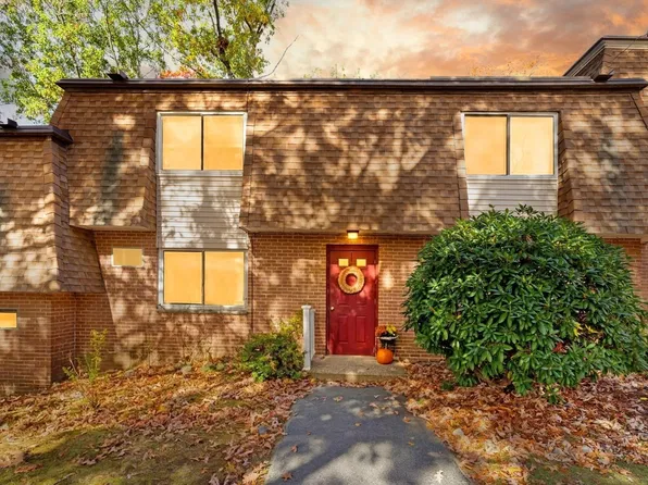 244 18th St APT 3, Dracut, MA 01826