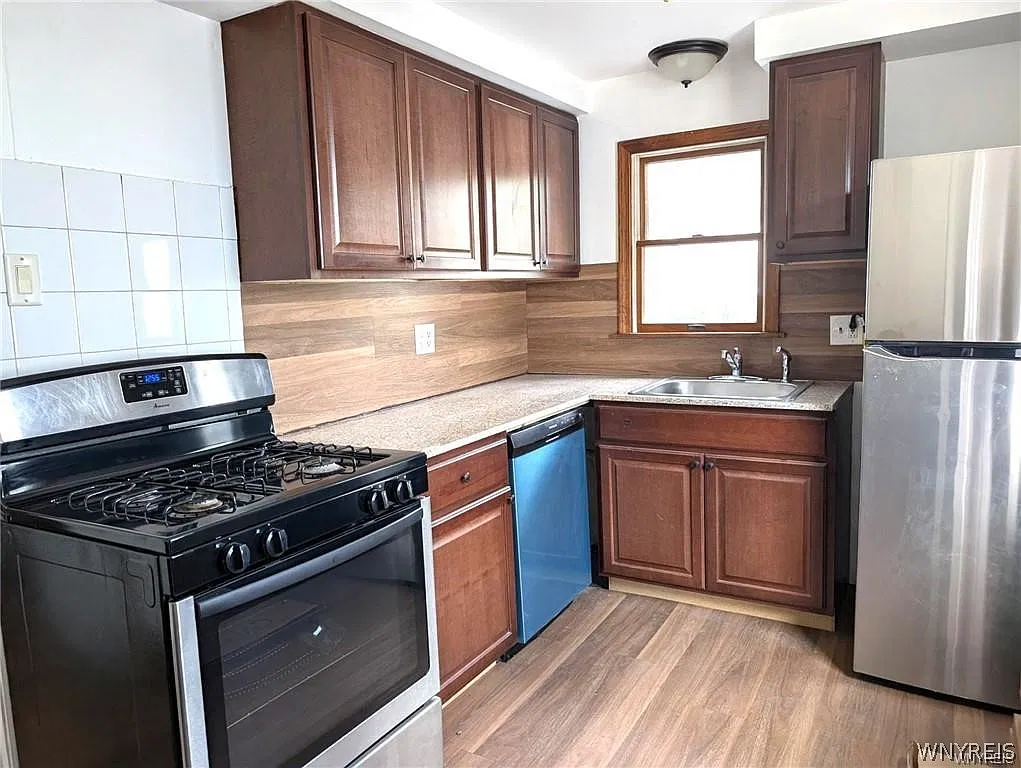 3 bed, 1.0 bath, 1636 sqft, $1,400 — Photo 3