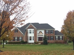 4 Spring Run Ln, Stewartsville, NJ 08886
