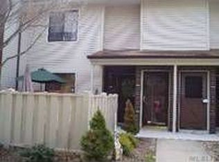 994 Skyline Dr, Coram, NY 11727