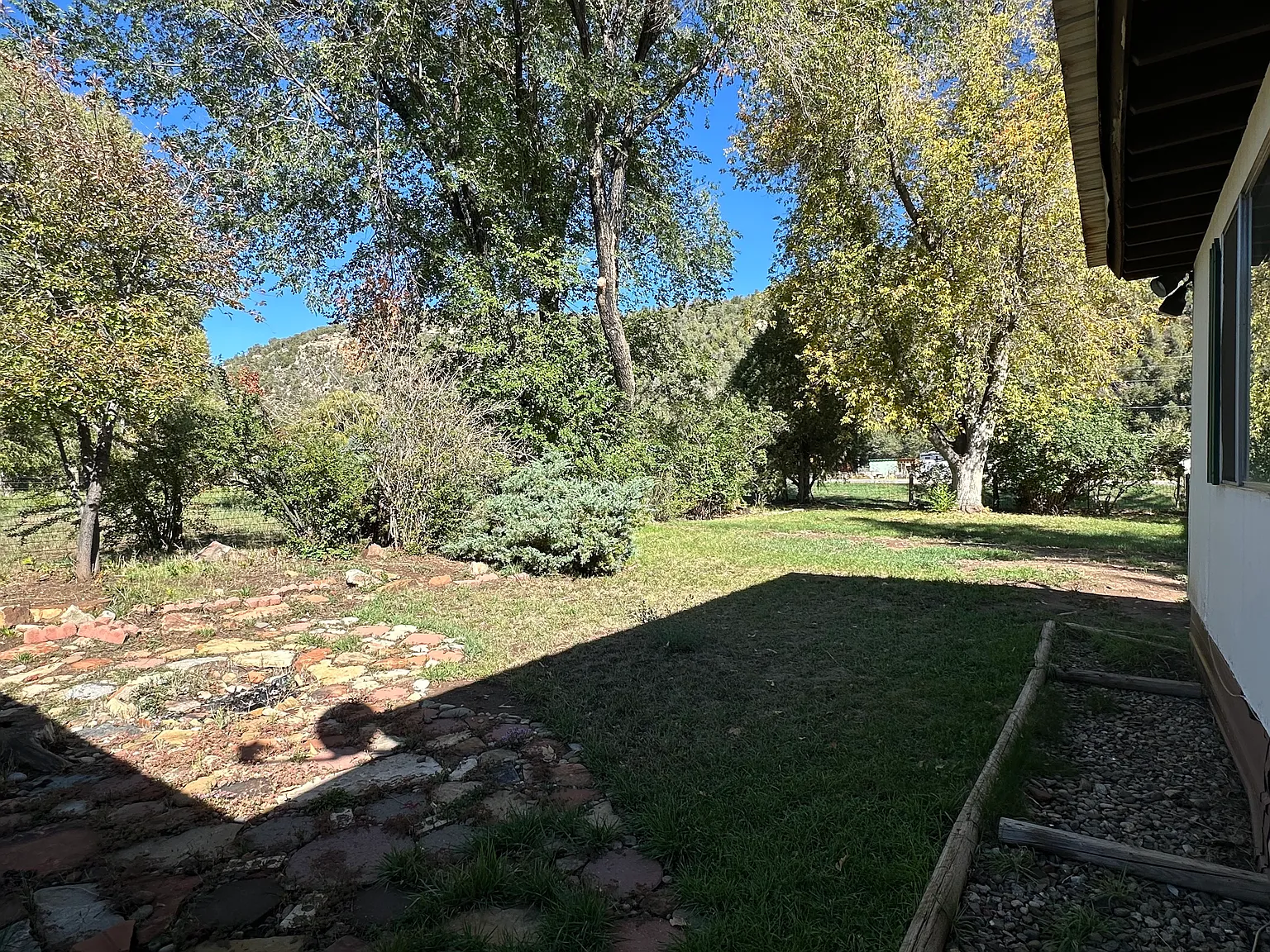 3 bed, 1300 sqft, $1,950 — Photo 2