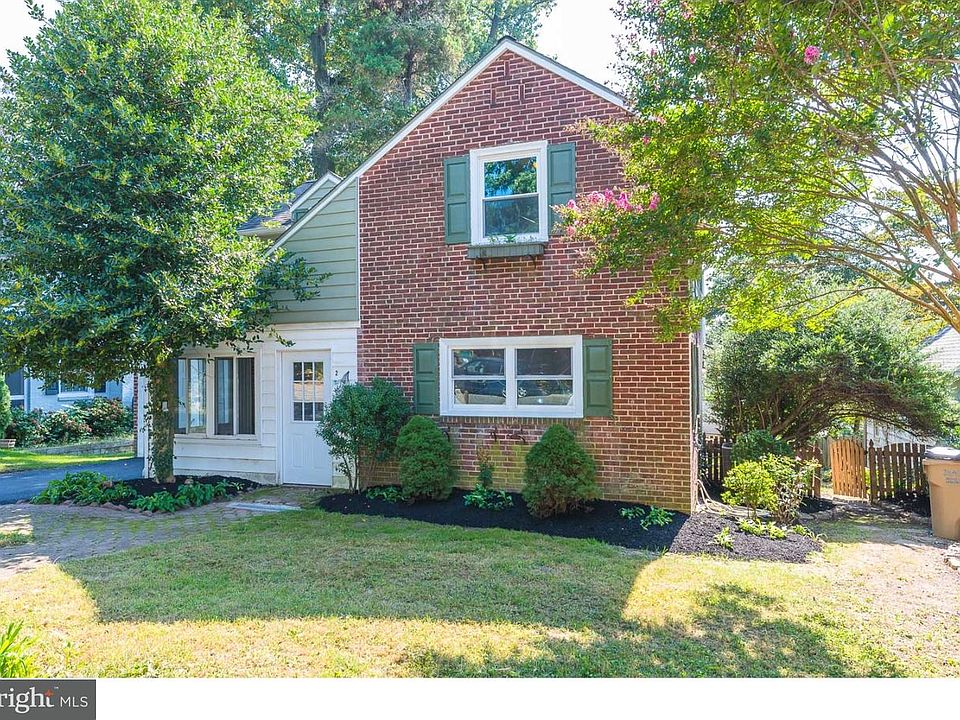 1st image of 2 Crestwood Pl