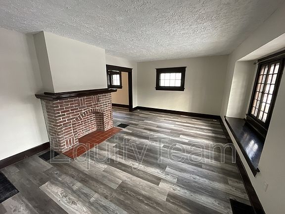 4th image of 325 Knecht Dr