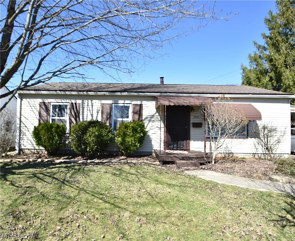 2521 Beech St photo 1