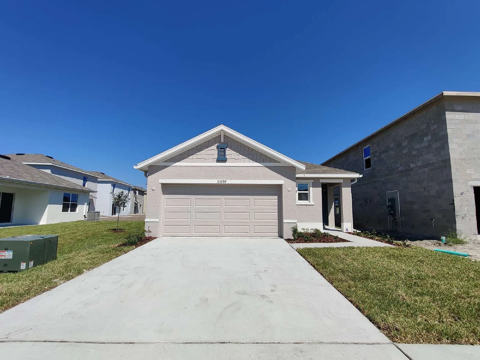 3 bed, 2.0 bath, 1504 sqft, $2,050 — Photo 2