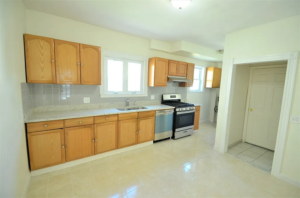 2 bed, 1200 sqft, $3,000 — Photo 2