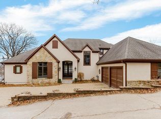 144 Lakeshore Dr W, Shawnee, KS 66217