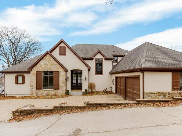 144 Lakeshore Dr W, Shawnee, KS 66217