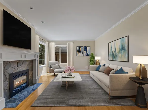 832 Surrey St, New Westminster, BC V3L 4W2