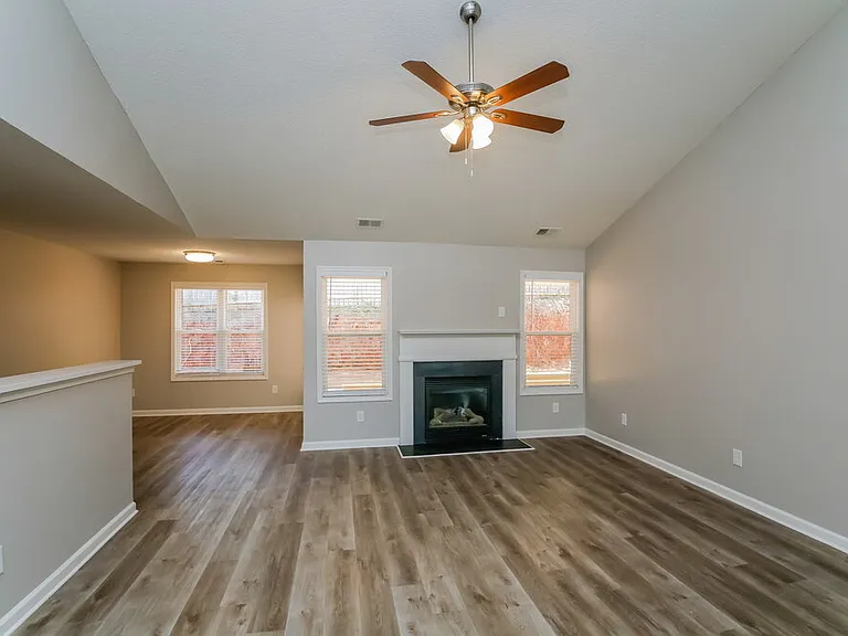 225 Comet Ct — Photo 5