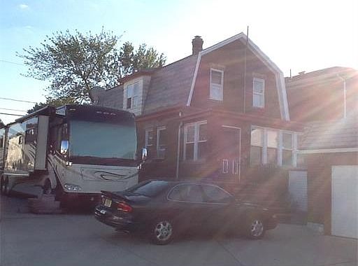 2nd image of 350 Leon Ave