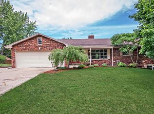 1937 Salisbury Pl, Saint Joseph, MI 49085