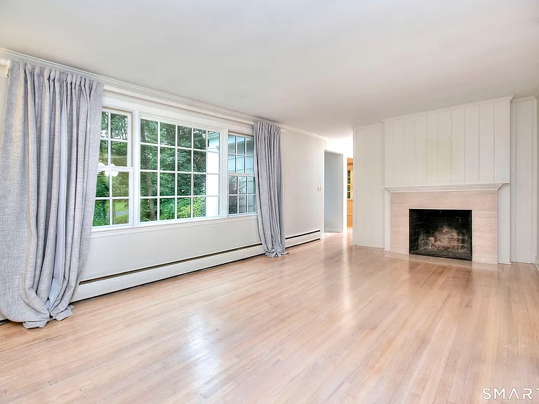 10 Woodcock Ln — Photo 4
