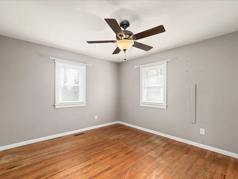 10 James Dr — Photo 11