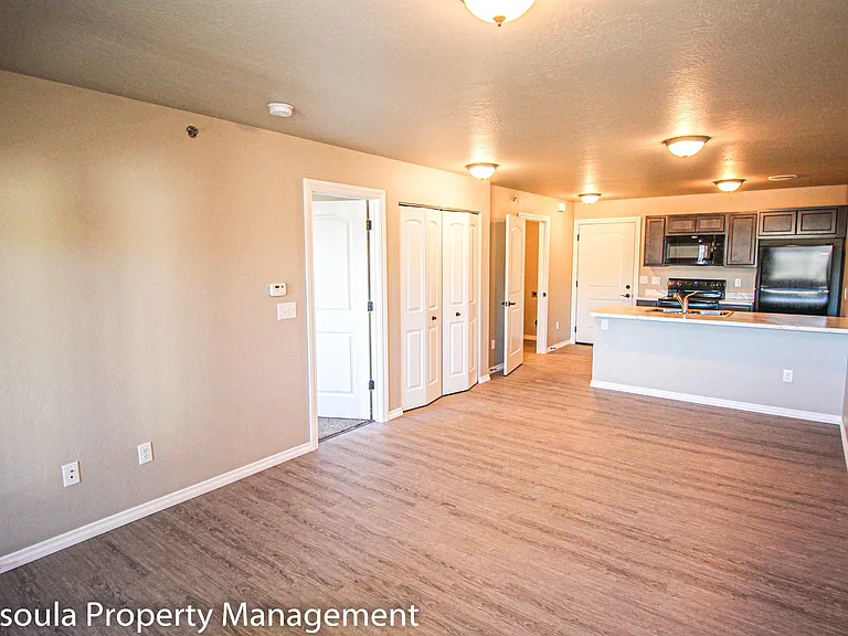 Porter Apts — Photo 12