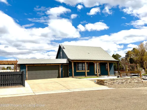 726 1st Ave E, Dickinson, ND 58601