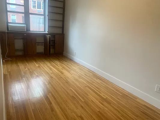 5th image of 242 E 80th St APT 5E