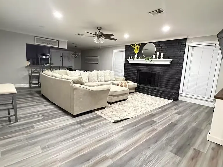 611 Sycamore Dr — Photo 2